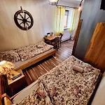 Karkonoska Drewniana Farm stay *
